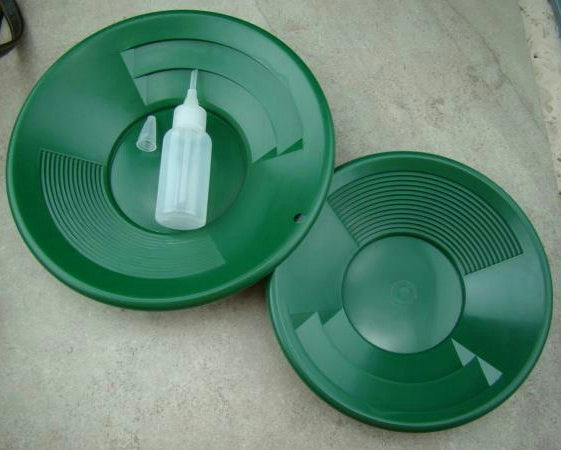 Lot of 2 Green Double Riffle Gold Pans 1-8" & 1-10" w/Bottle Snuffer-Panning Kit